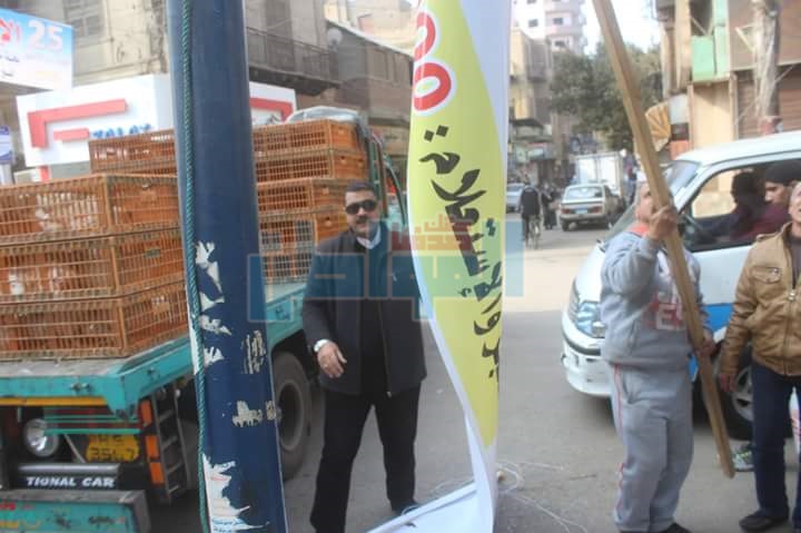 بالصور... إزالة 54 إعلانا بدون ترخيص في شوارع بني سويف