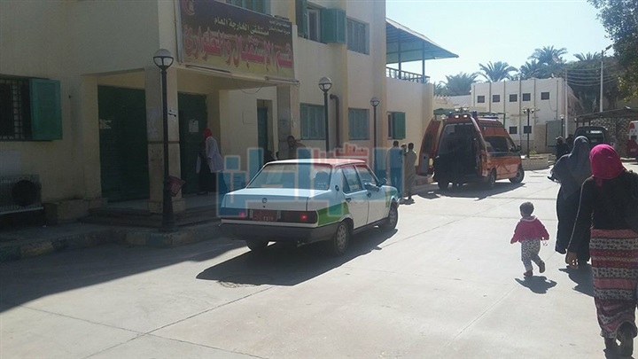 بالصور.. إصابة طالبين أثناء عودتهم من الامتحانات في حادث تصادم بمدينة الخارجة