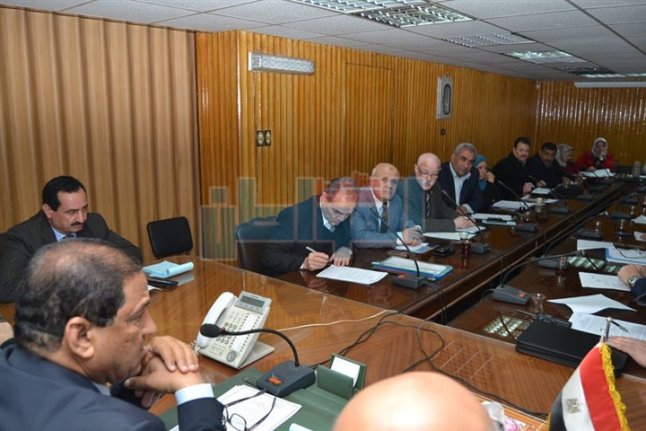 بالصور.. محافظ الغربية يجتمع بقيادات المحافظة لمناقشة المشروعات الهامة