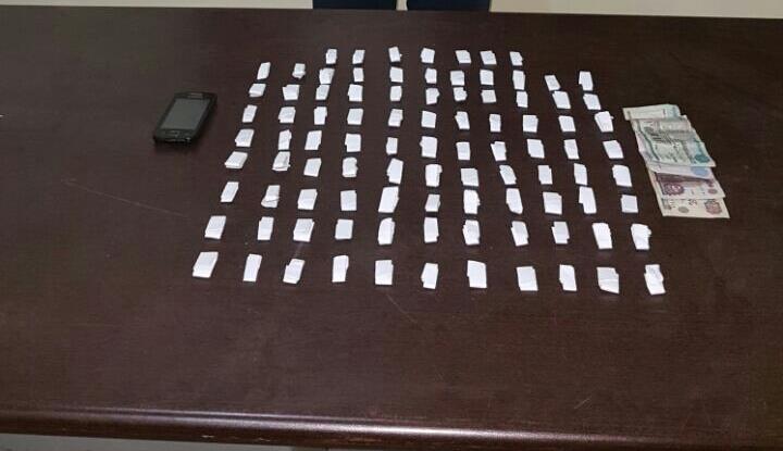 ضبط عاطل بحوزته 105 تذكرة هيروين ومبلغ مالي بسمالوط