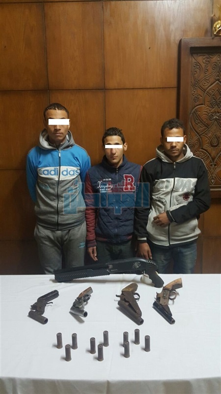 ضبط 3 أشخاص بحوزتهم 5 قطع سلاح بمنطقة دار السلام