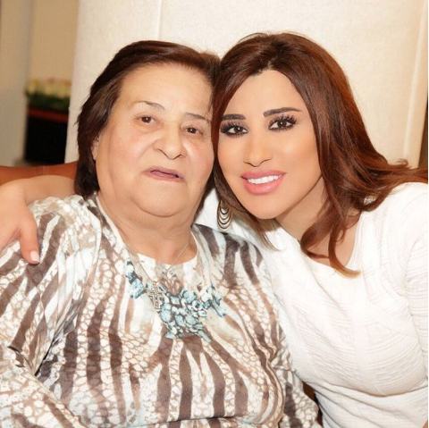 نجوى كرم تشارك جمهورها بصورة برفقة والدتها