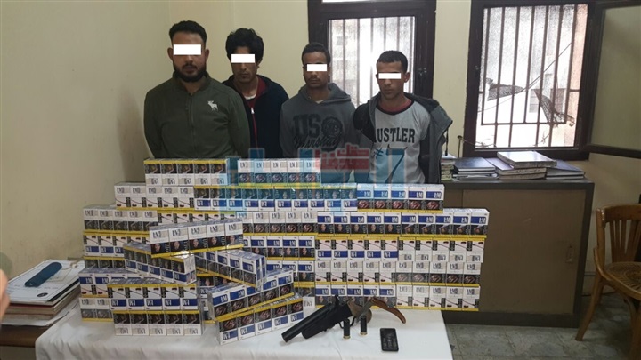 القبض على 4 عاطلين لسرقتهم 500 علبة سجائر LM بالإكراه في دار السلام