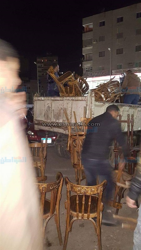 بالصور.. حملة ليلية على الكافيهات وإزالة الإشغالات بشارع فيصل واللبيني