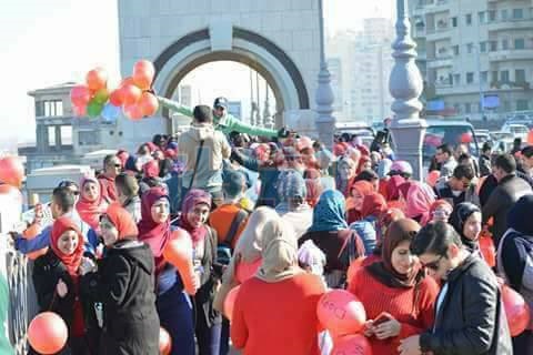 بالصور.. كورنيش إسكندرية يرفع شعار كامل العدد احتفالا بعيد الحب