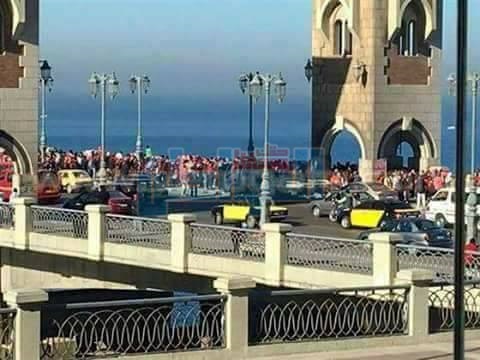 بالصور.. كورنيش إسكندرية يرفع شعار كامل العدد احتفالا بعيد الحب