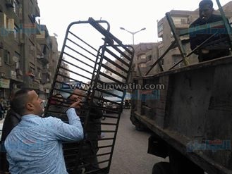 بالصور.. حملة لإزالة الإشغالات والتجريد بحي شمال الجيزة