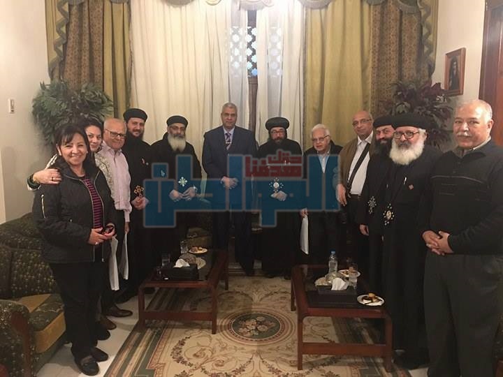 بالصور.. رئيس حي مصر القديمة يزور الكنيسة المعلقة بمنطقة مجمع الأديان