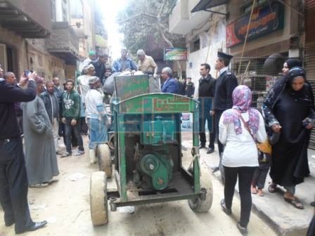 بالصور.. رئيس حي مصر القديمة يأمر بإيقاف البناء بعقار مخالف