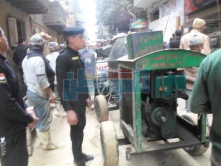 بالصور.. رئيس حي مصر القديمة يأمر بإيقاف البناء بعقار مخالف