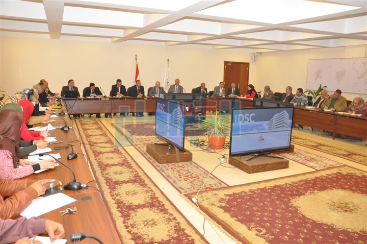 بالصور.. محافظ بني سويف يجتمع بوفد مركز معلومات مجلس الوزراء