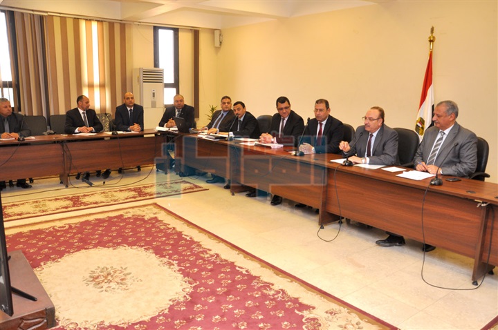 بالصور.. محافظ بني سويف يجتمع بوفد مركز معلومات مجلس الوزراء