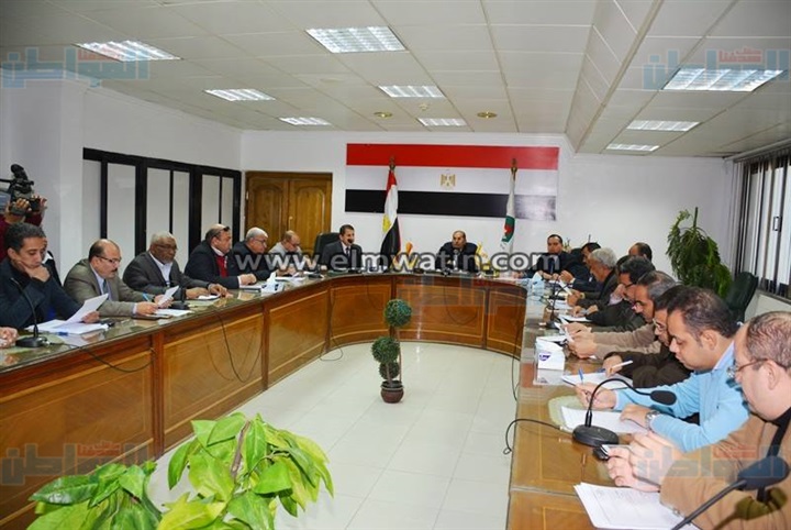 تخصيص أرض بالمنطقة الصناعية لإقامة مصنع سيراميك بغرب جرجا