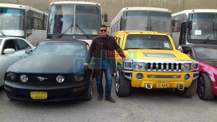بالصور.. ضبط 4 سيارات مهربة جمركيا تؤجر فى الأفراح داخل معرض في الجيزة