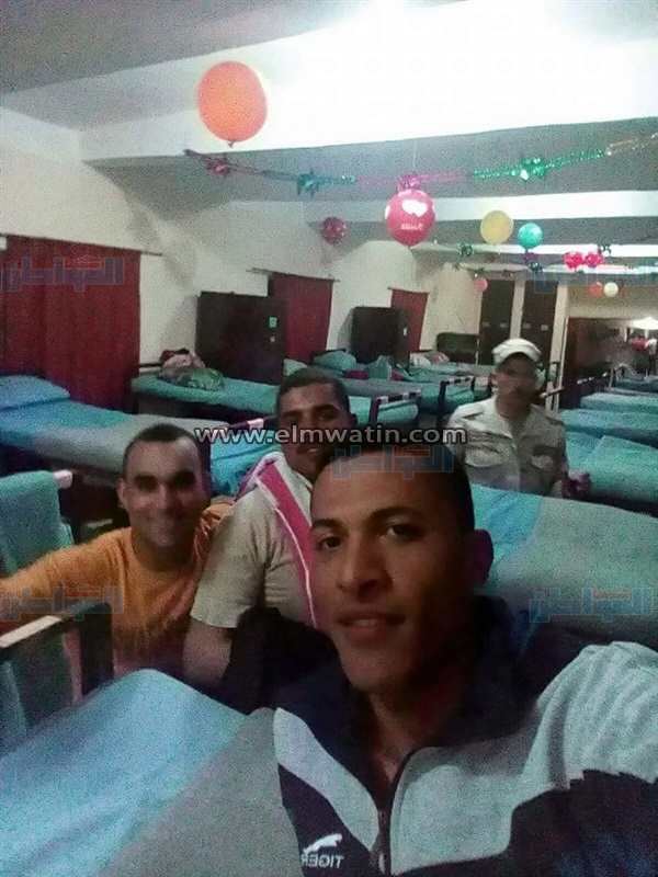 بالصور.. شباب بأحد الهيئات العسكرية يحتفلون بعيد الحب 
