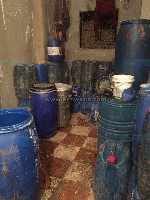 بالصور.. القبض على مدير مصنع هارب من 27 سنة سجن بحوزته 64 طن منظفات بدارالسلام