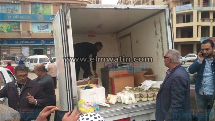 بالفيديو والصور.. رئيس حي السلام أول يشن حملة تفتيشية على اللحوم الغير صالحة