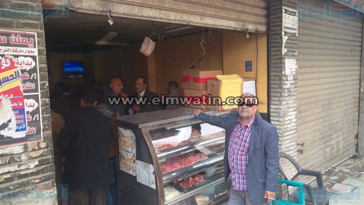 بالفيديو والصور.. رئيس حي السلام أول يشن حملة تفتيشية على اللحوم الغير صالحة