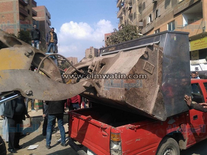 بالفيديو والصور.. رئيس حي السلام أول يشن حملة تفتيشية على اللحوم الغير صالحة