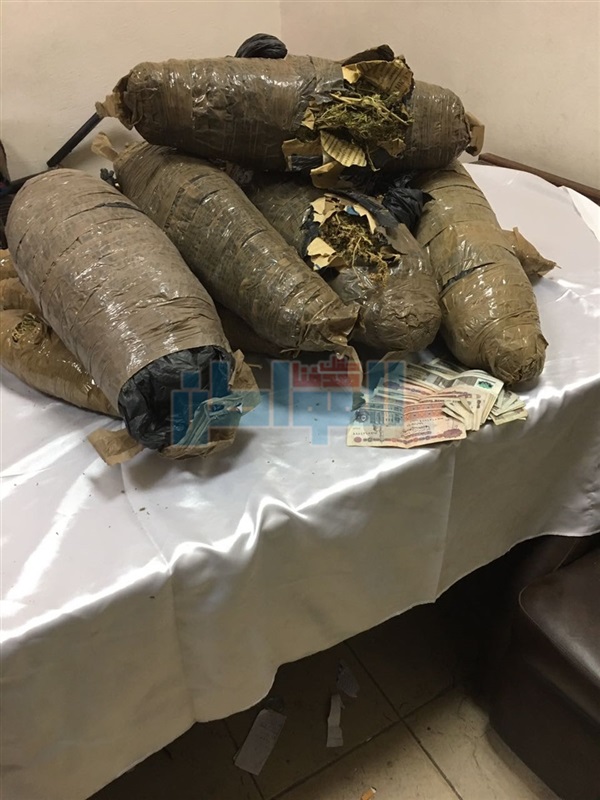 القبض على عاطلين وسائق بحوزتهم 28.5 كيلو بانجو في السلام 