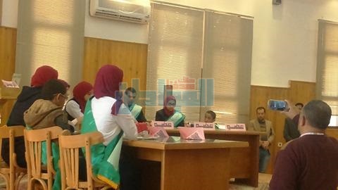 بالصور.. لجنة وزارية لتقييم الفائز بمسابقة البرلمان المدرسية بالوادي الجديد