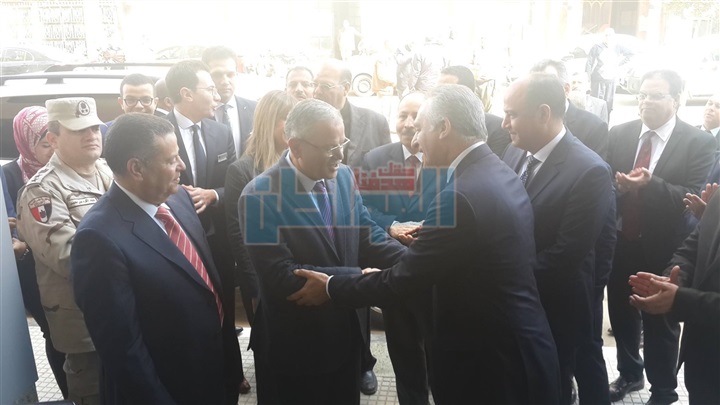 بالصور.. محافظ المنيا يفتتح فرع بنك بلوم مصر
