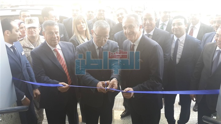 بالصور.. محافظ المنيا يفتتح فرع بنك بلوم مصر