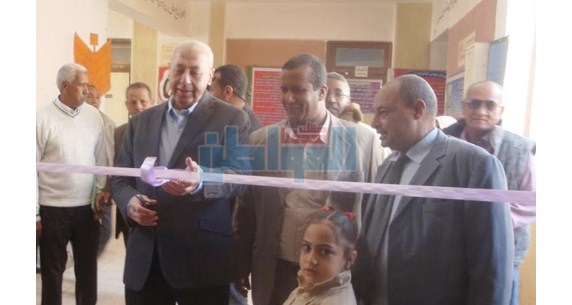 بالصور.. جولة لمحافظ أسوان بوحدة الغسيل الكلوي بمدينة الرديسية