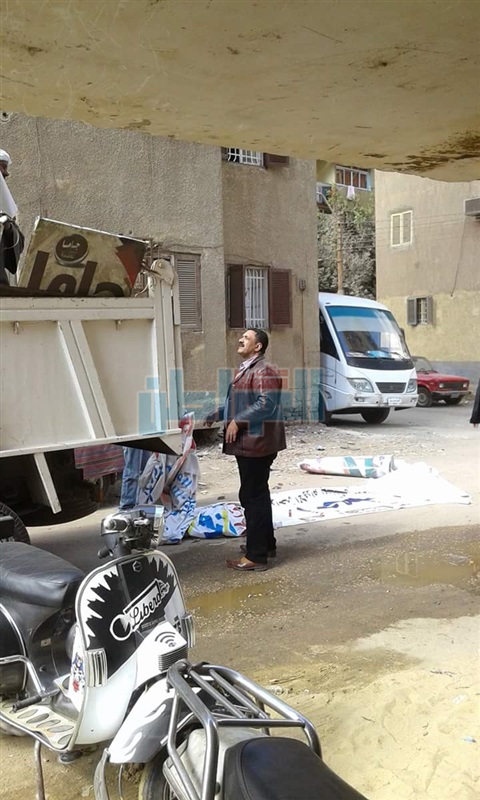 بالصور.. إزالة 43 إعلان دون ترخيص بشوارع مدينة بنى سويف