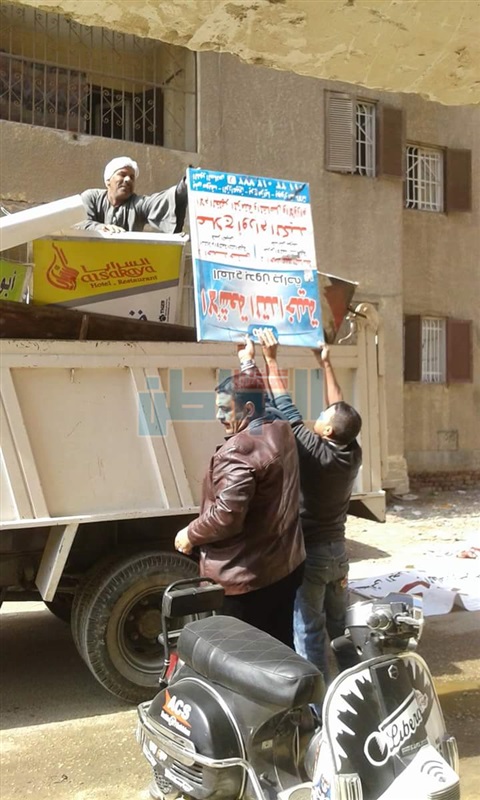 بالصور.. إزالة 43 إعلان دون ترخيص بشوارع مدينة بنى سويف