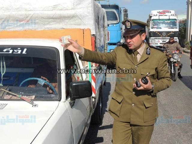 بالصور.. مدير أمن المنيا يتفقد الحملات الانضباطية بشوارع المدينة