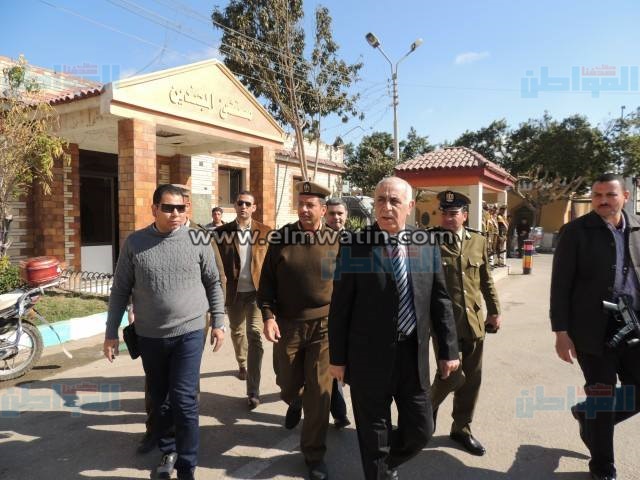 بالصور.. مدير أمن المنيا يتفقد الحملات الانضباطية بشوارع المدينة