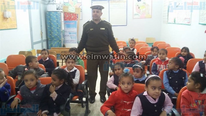 ندوة عن الوعي المروري في مدرسة معاذ بن جبل بالخارجة