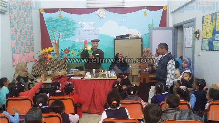 ندوة عن الوعي المروري في مدرسة معاذ بن جبل بالخارجة