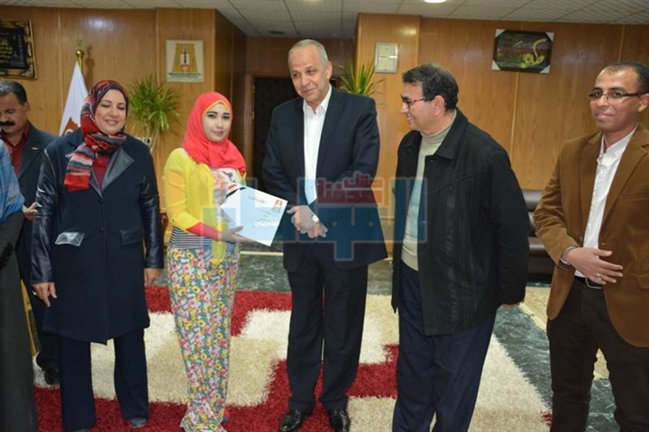 بالصور.. محافظ الوادي الجديد يكرم الفائزين بمسابقة "سكان بلدنا"