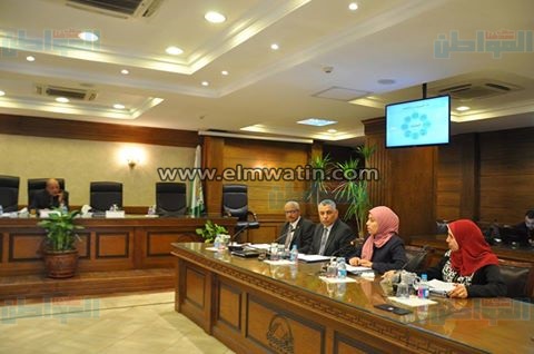 بالصور.. اجتماع رئيس الإدارة المركزية للموارد المائية والري مع نائب محافظ الجيزة