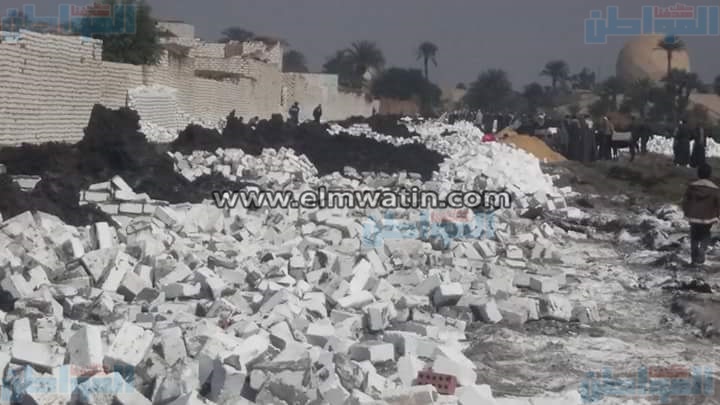 بالصور.. إزالة 28 حالة تعد على الأراضي الزراعية في قرية أبشنا ببني سويف