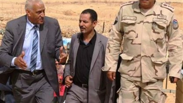 محافظ السويس وقيادات