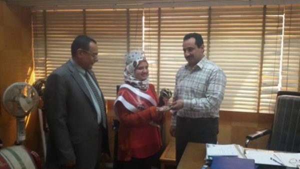 بالصور .. تكريم الطالبة