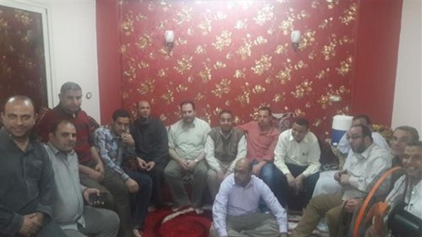 معلمو مدرسة بنات