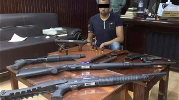 ضبط رشاش و3 طبنجات