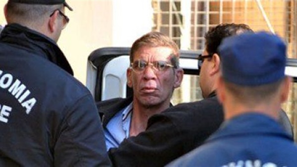 خاطف الطائرة يطلب