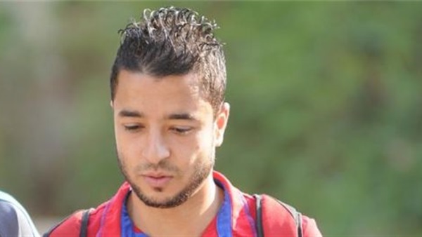 مدافع الأهلي يقترب