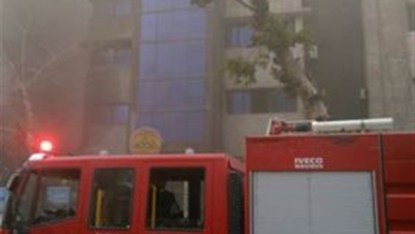 إخماد حريق داخل عقار