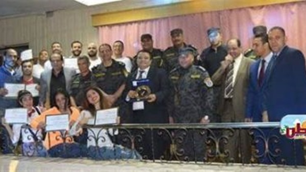 الداخلية تكرم أسرة
