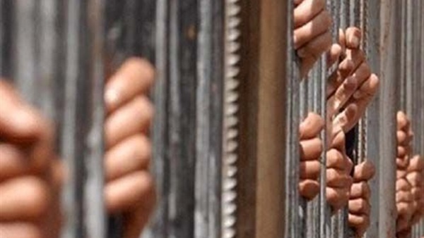 حبس أميني شرطة وموظف