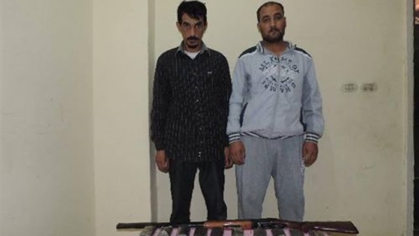 القبض على شخصين بحوزتهما