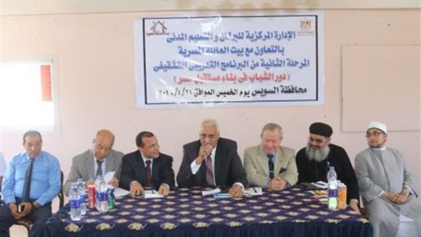 محافظ السويس والقيادات