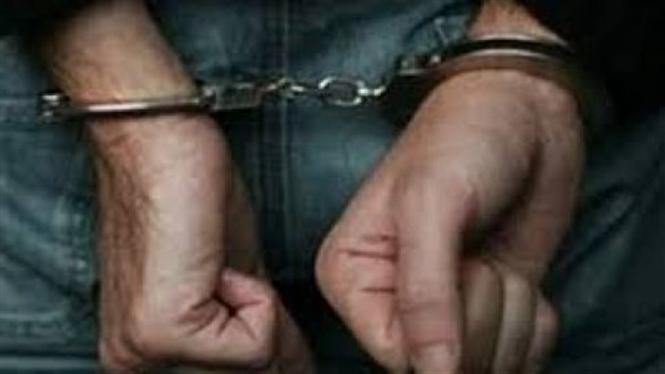 حبس موظف بمطار القاهرة