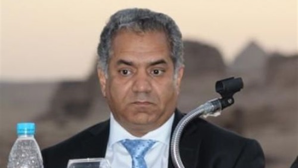 وزير الآثار ومحافظ